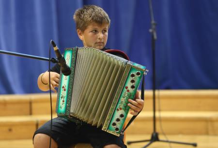 PRIREDITEV OB DNEVU DRŽAVNOSTI IN ZAKLJUČKU ŠOLSKEGA LETA 07 FOTO LJUBO VUKELIČ